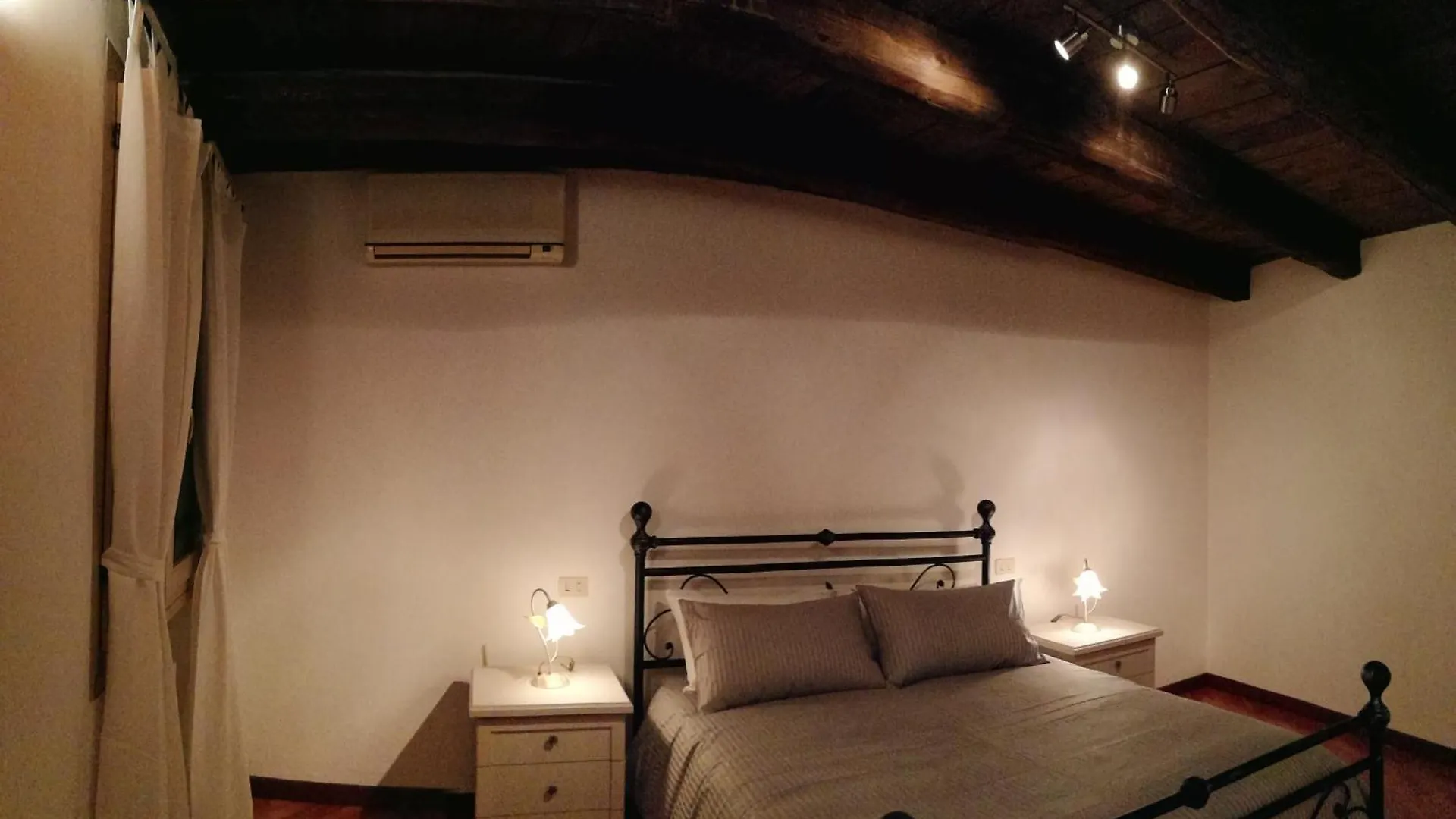 Via Pepoli Apartments بولونيا