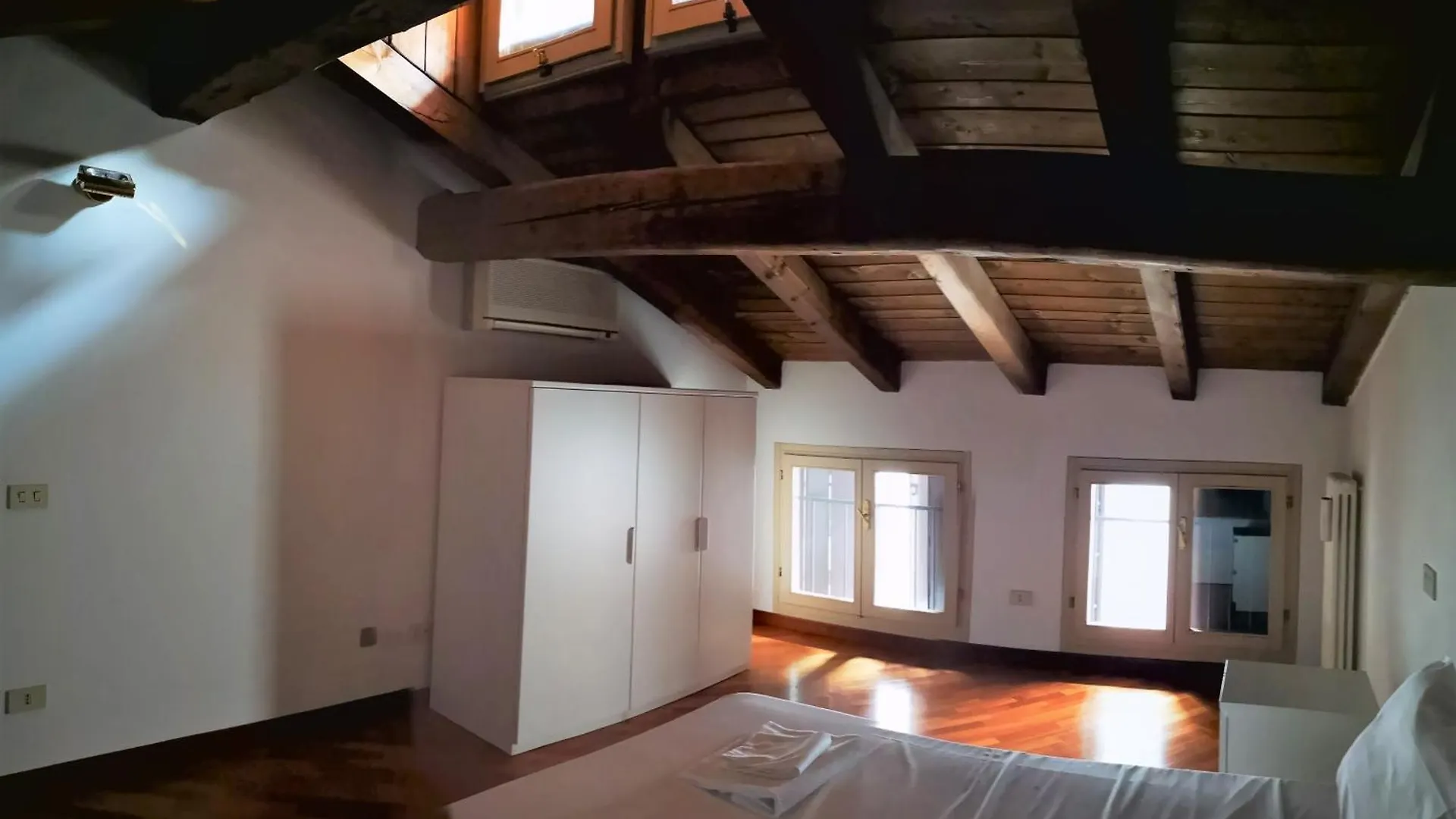 Via Pepoli Apartments بولونيا